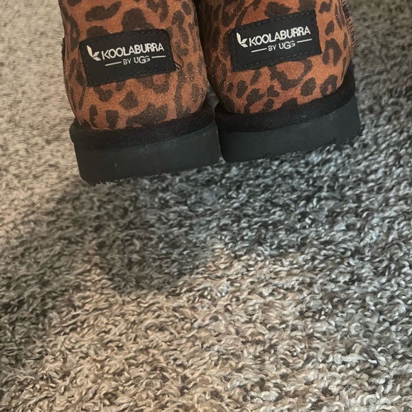 Black Short Uggs Koolaburra With a Cute Leopard Patch🖤🐆. 💲Accepting Offers💲 - Picture 3 of 4